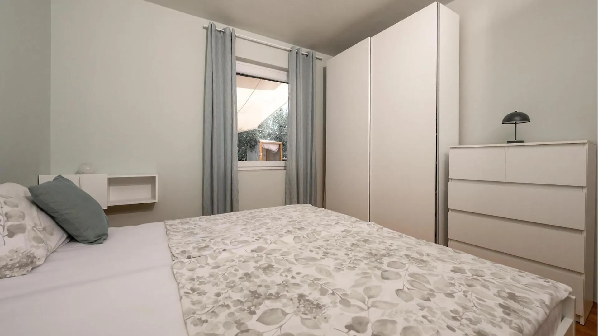 Gorgeous Apartment In Fazana With Wifi 0*,